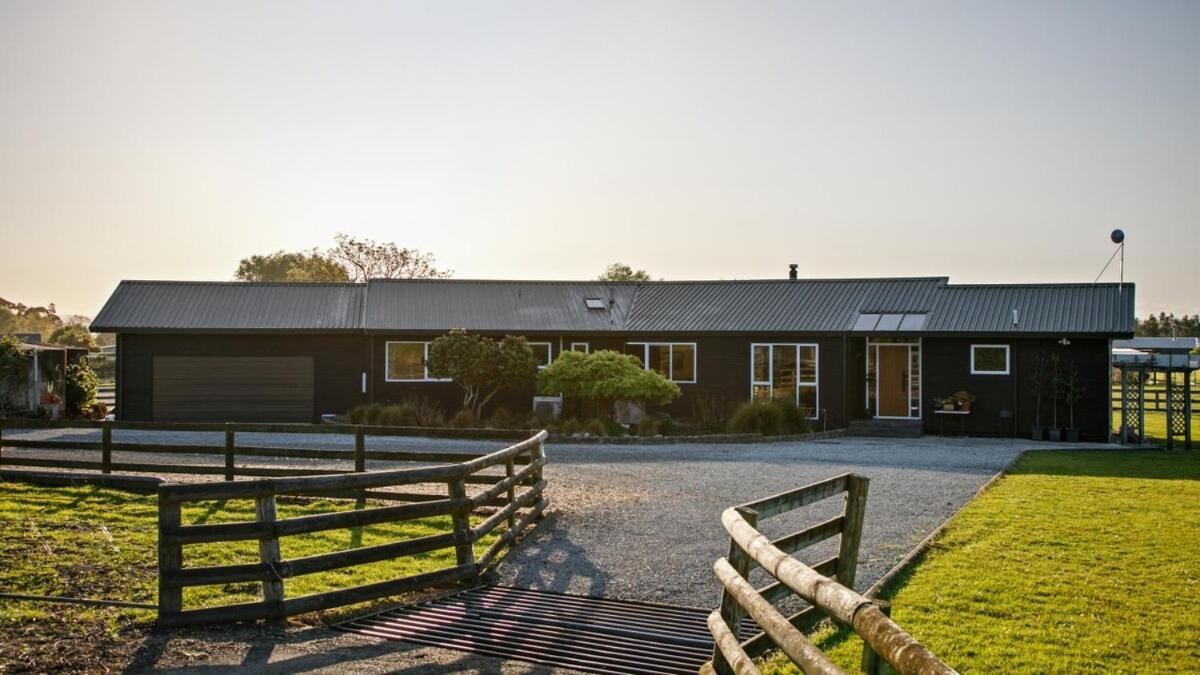 New - Farm House Near Town! 吉斯伯恩 外观 照片
